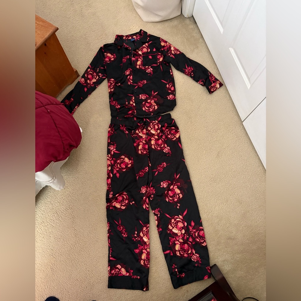 Apt. 9 Black and Red Floral Pajama Set